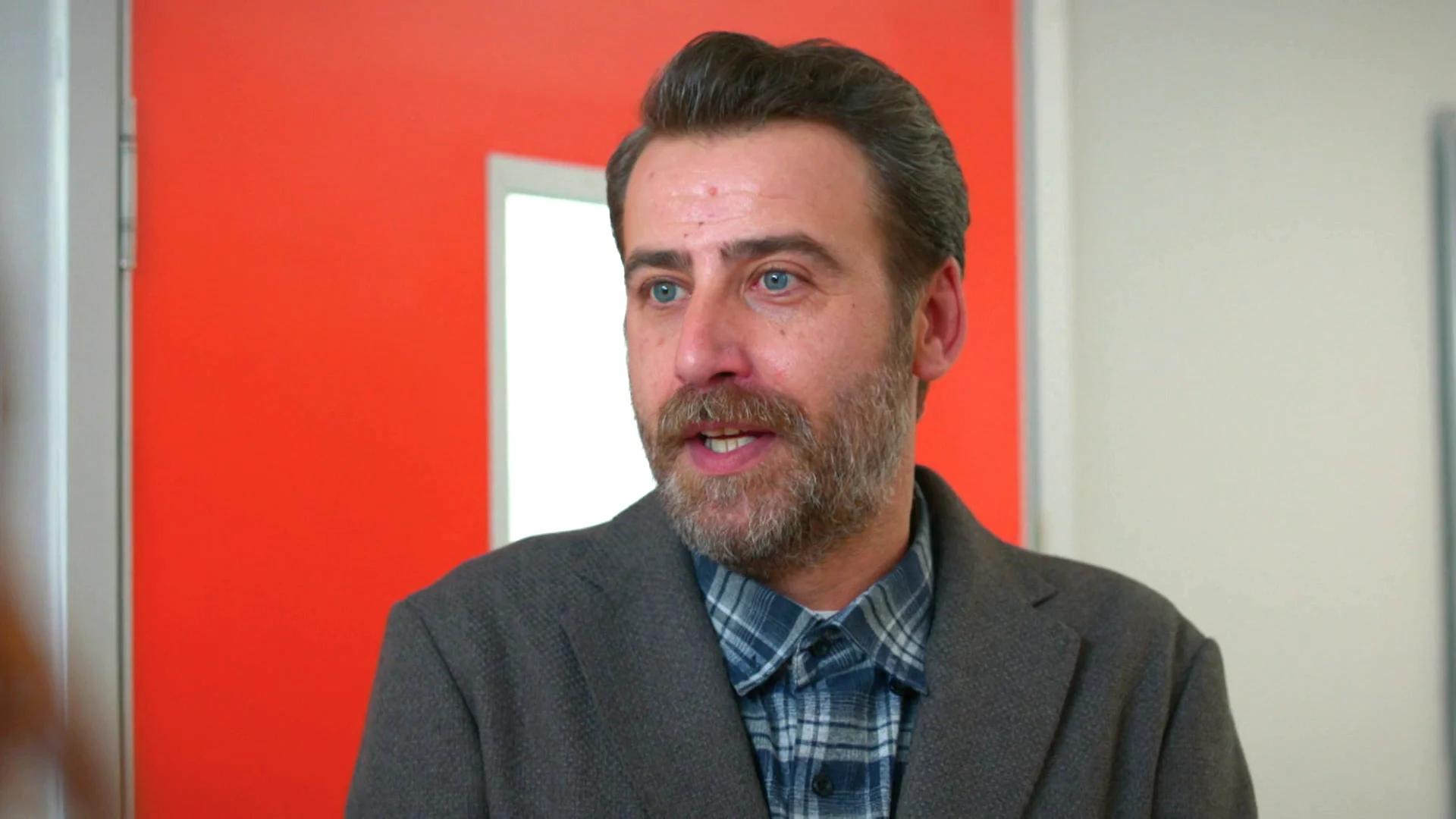 ¡Gokhan comienza a trabajar en el Ataman! ¿Cómo reaccionarán Berk y Elif cuando lo descubran? ¡Gokhan comienza a trabajar en el Ataman! ¿Cómo reaccionarán Berk y Elif cuando lo descubran?