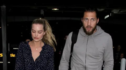 Margot Robbie y su marido Tom Ackerley Margot Robbie y su marido Tom Ackerley