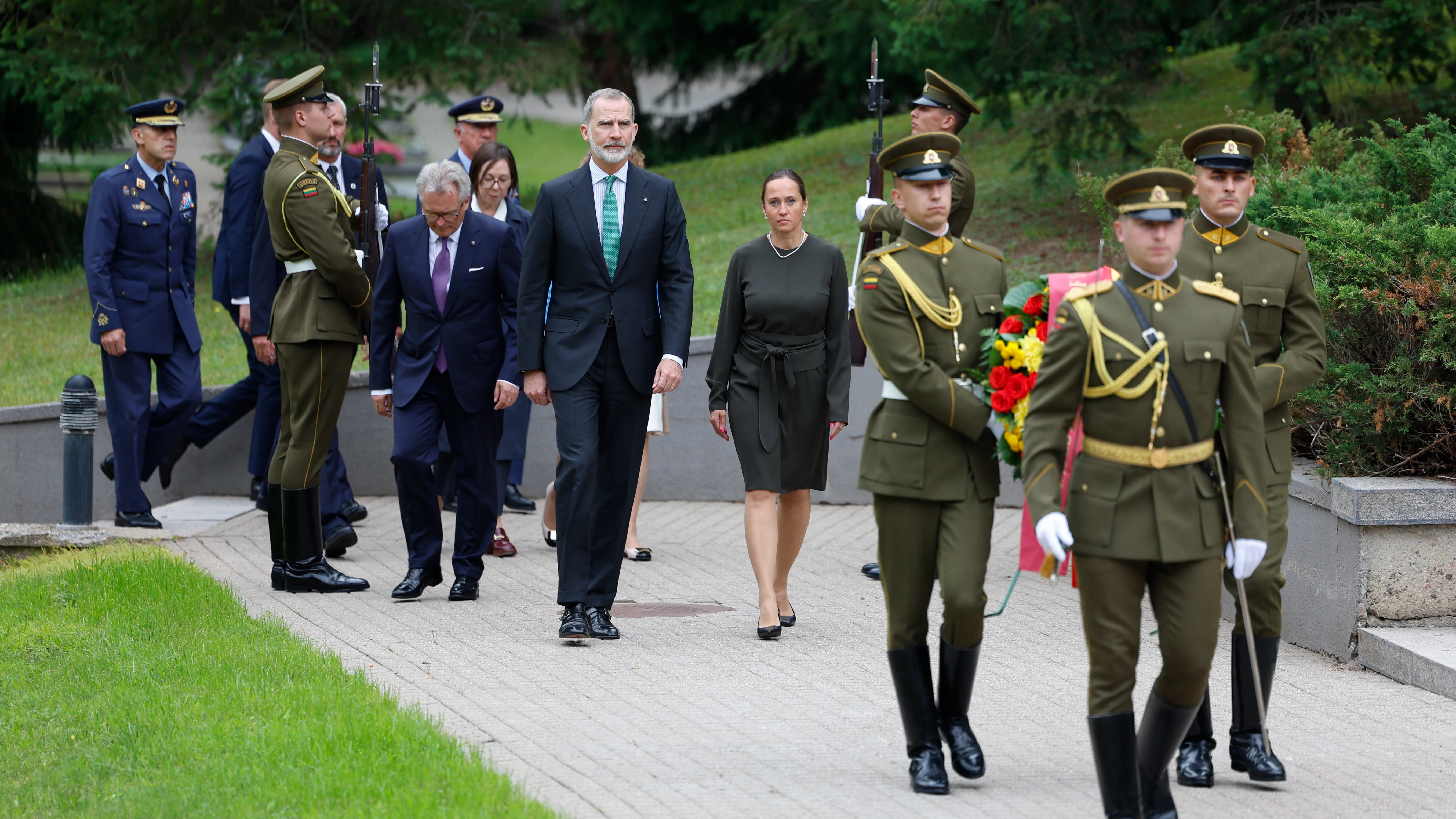 El rey Felipe junto a la canciller de la Oficina del presidente de la República de Lituania, Agila Barzdiene El rey Felipe junto a la canciller de la Oficina del presidente de la República de Lituania, Agila Barzdiene