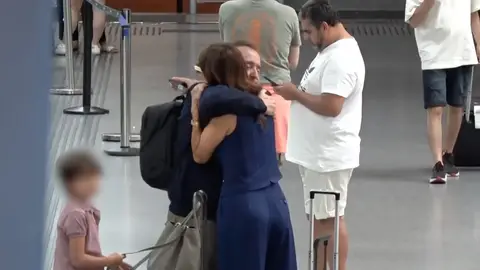 María José Suárez y su ex, Jordi Nieto, dándose un abrazo María José Suárez y su ex, Jordi Nieto, dándose un abrazo