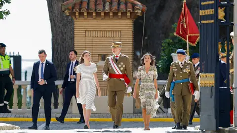 El rey Felipe, la infanta Sofía y la reina Letizia en Zaragoza El rey Felipe, la infanta Sofía y la reina Letizia en Zaragoza