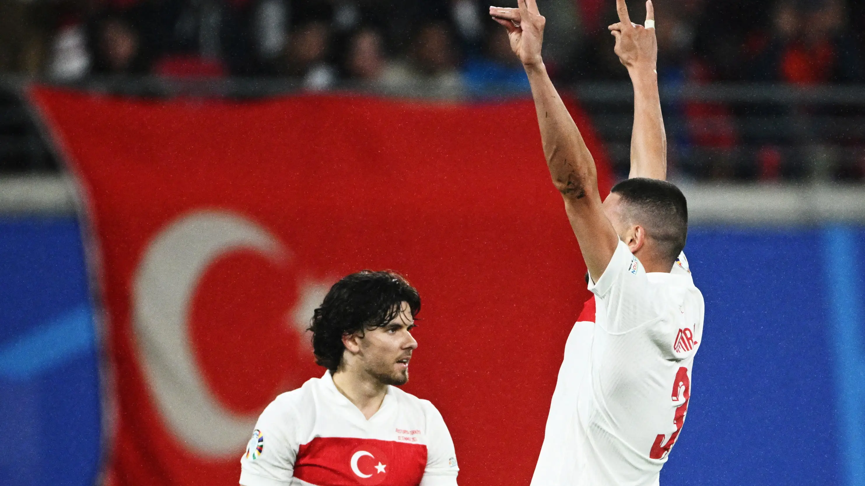 Merih Demiral celebra uno de sus goles contra Austria