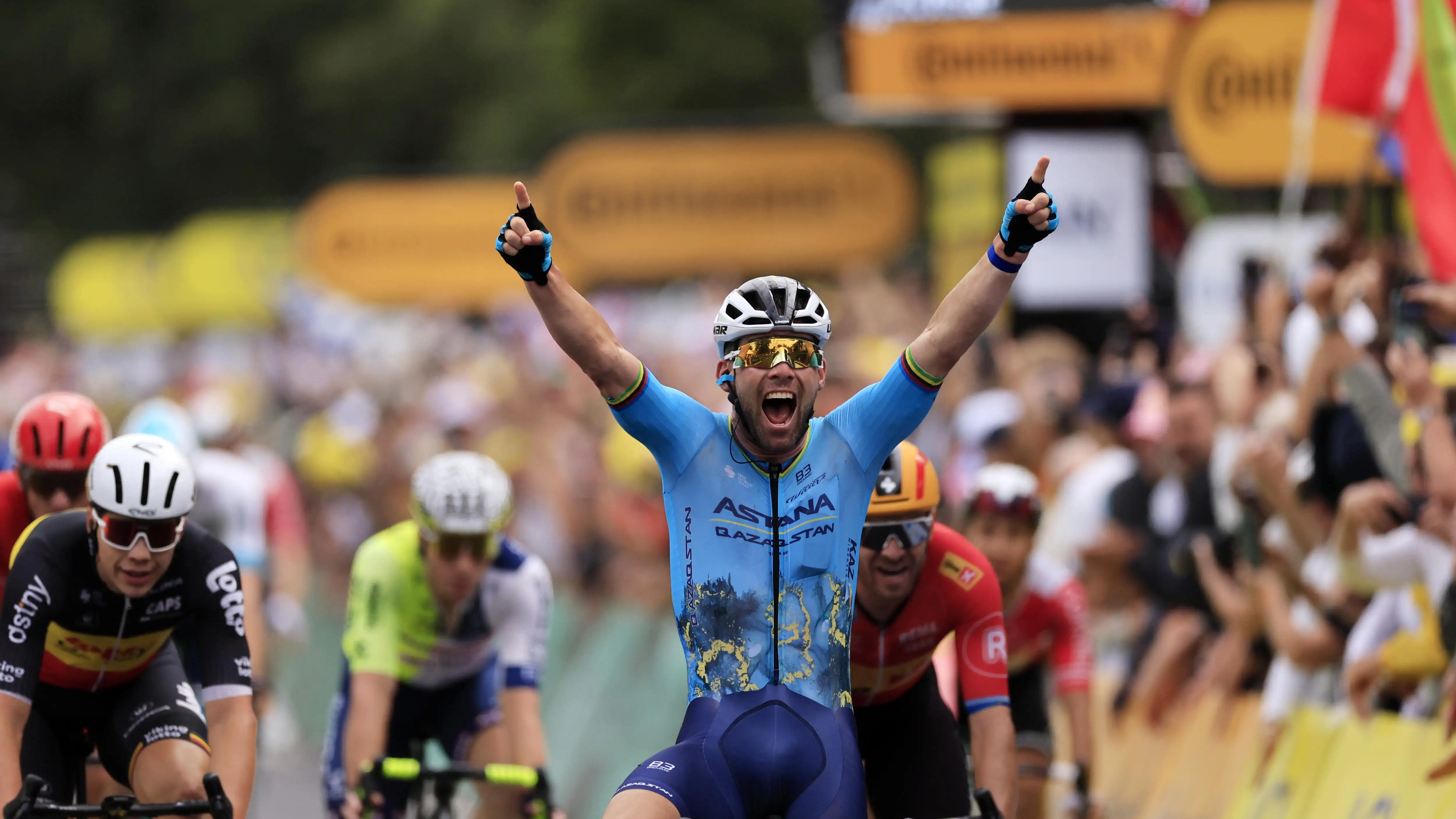 Mark Cavendish celebra su hist&oacute;rica victoria en Saint Vulbas