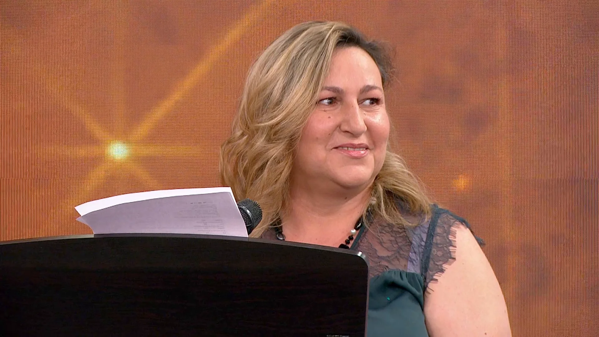 Después de 30 años, Elena sigue cantándole al amor que no logra olvidar: "Me arrepentí de dejarlo" Después de 30 años, Elena sigue cantándole al amor que no logra olvidar: "Me arrepentí de dejarlo"
