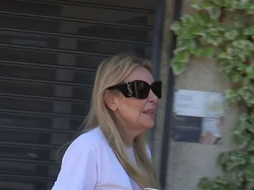Ana Obregón paseando con su nieta Ana Obregón paseando con su nieta