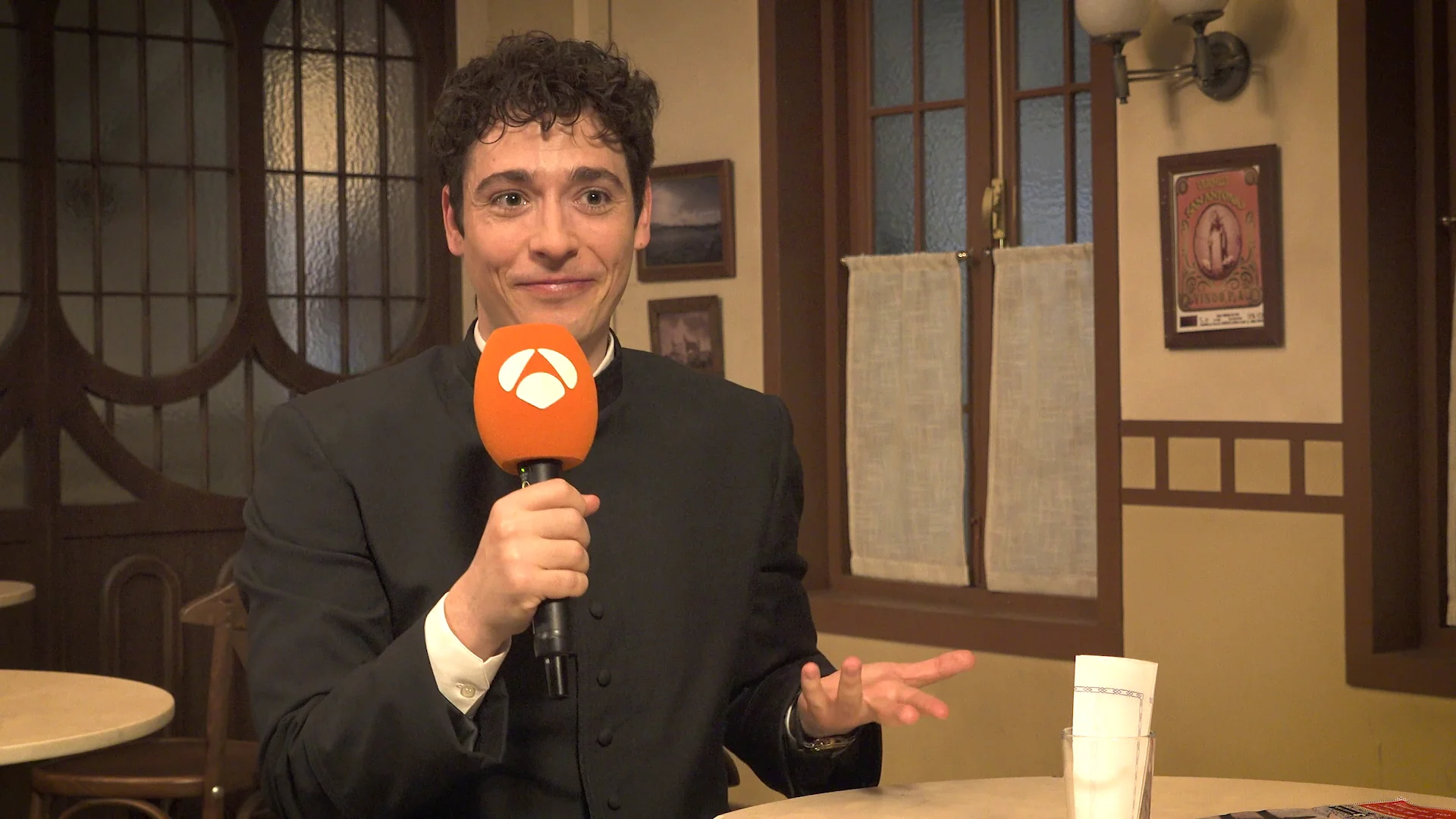¿Cómo será la nueva etapa de Mateo como sacerdote en la colonia? ¡Pablo Béjar nos lo cuenta! ¿Cómo será la nueva etapa de Mateo como sacerdote en la colonia? ¡Pablo Béjar nos lo cuenta!