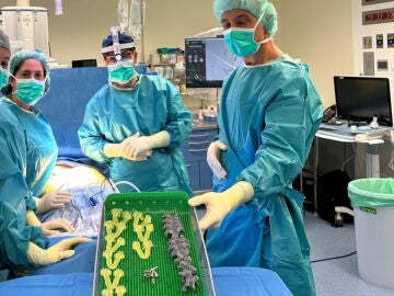 El Hospital de Vigo utiliza una técnica pionera para operar la escoliosis