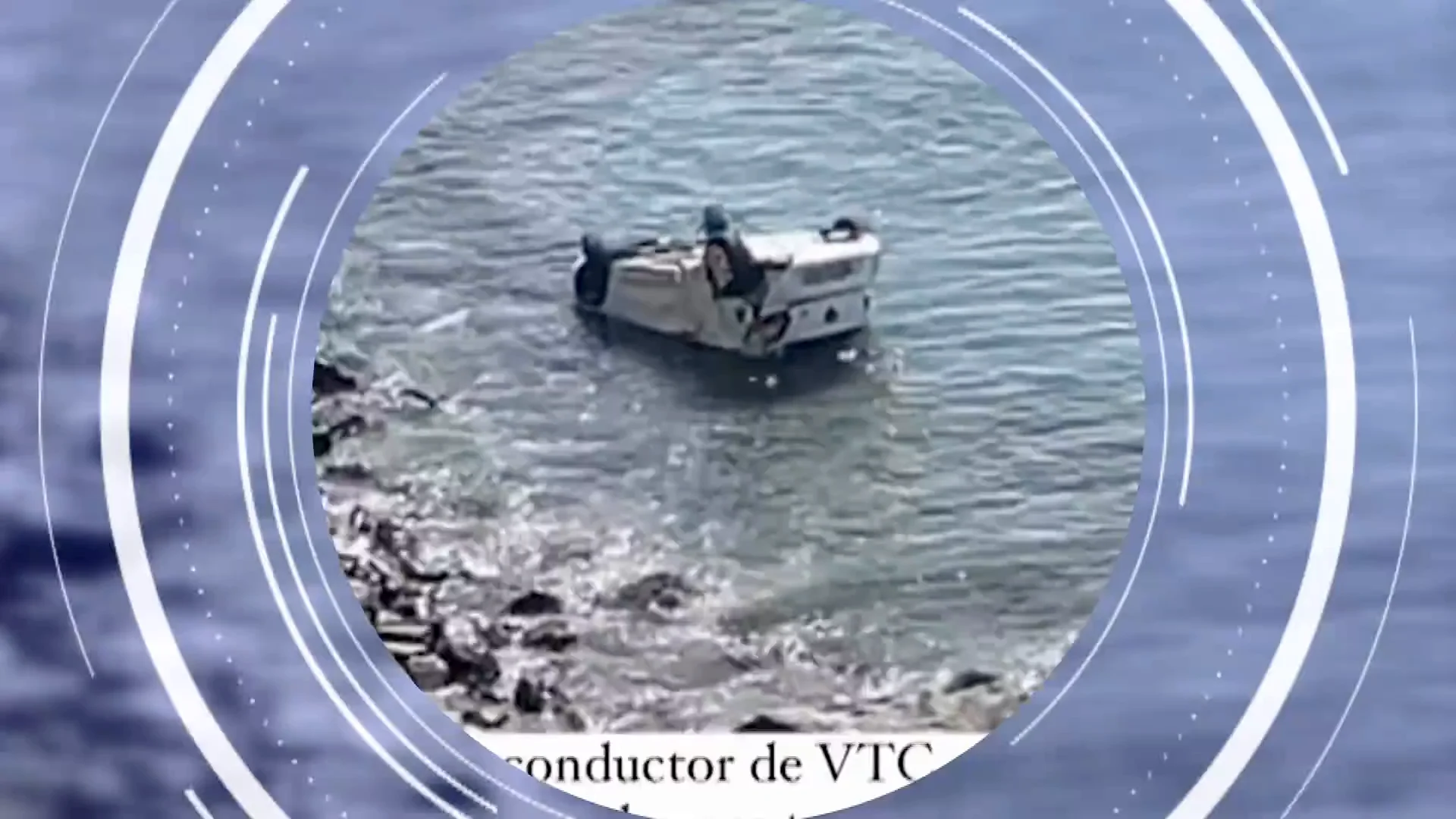 Cae un vehículo acaba en el mar tras chocar con otro en Benalmádena: "Habría muerto de no ser por el buceador" Cae un vehículo acaba en el mar tras chocar con otro en Benalmádena: "Habría muerto de no ser por el buceador"