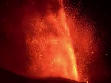 Elevan la alerta por la erupción del volcán Stromboli