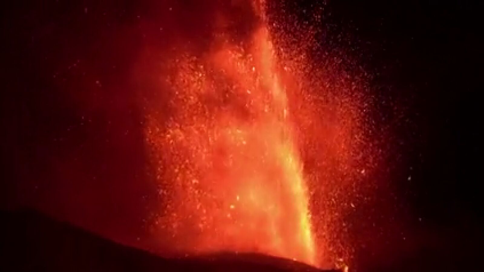 Elevan la alerta de naranja a rojo por la erupción del volcán Stromboli