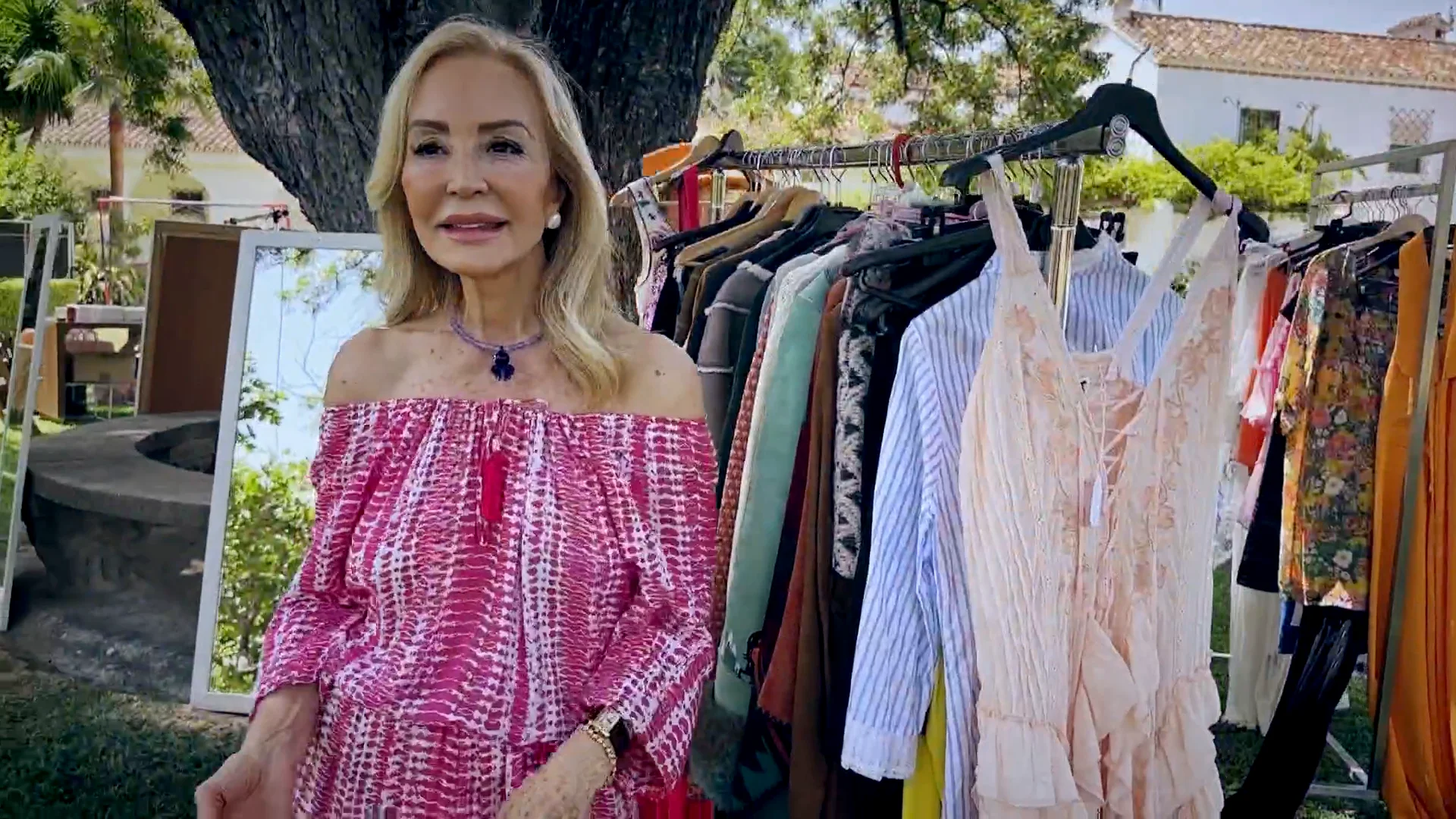 Carmen Lomana se muestra implacable con Bertín Osborne, su nueva víctima tras los ataques a Isabel Preysler Carmen Lomana se muestra implacable con Bertín Osborne, su nueva víctima tras los ataques a Isabel Preysler