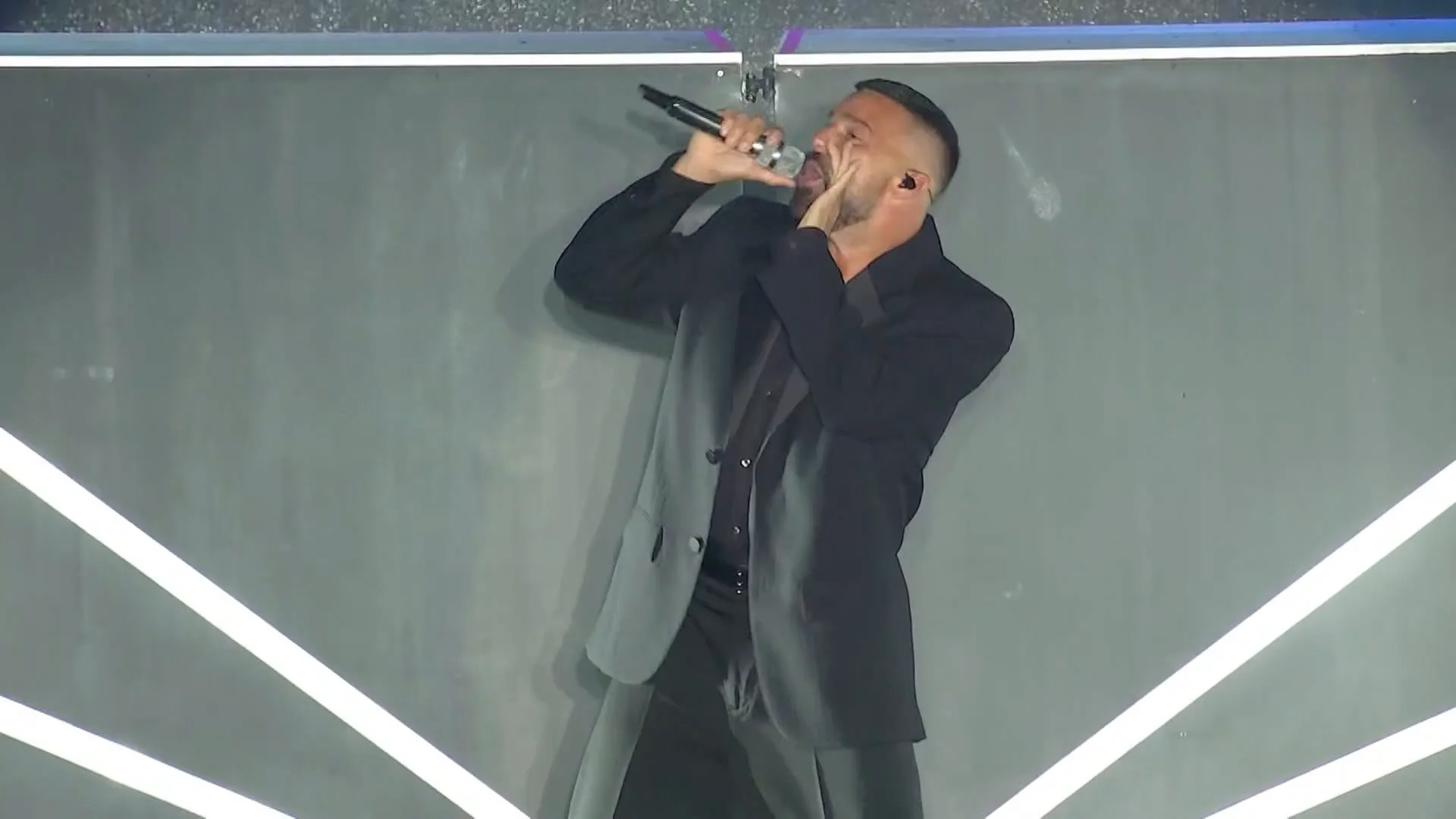 Ricky Martin estrena gira por España en Sevilla y no defrauda: ¡El ritmo no ha parado en ningún momento! Ricky Martin estrena gira por España en Sevilla y no defrauda: ¡El ritmo no ha parado en ningún momento!