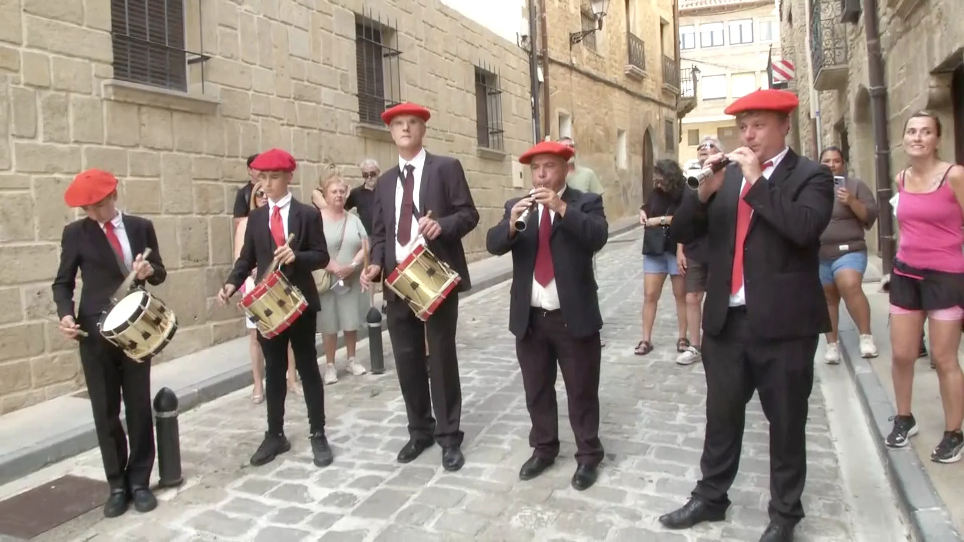 La familia de Ricardo, varias generaciones unidas que esperan con ansía el chupinazo de San Fermín: "Un momento mágico" La familia de Ricardo, varias generaciones unidas que esperan con ansía el chupinazo de San Fermín: "Un momento mágico"