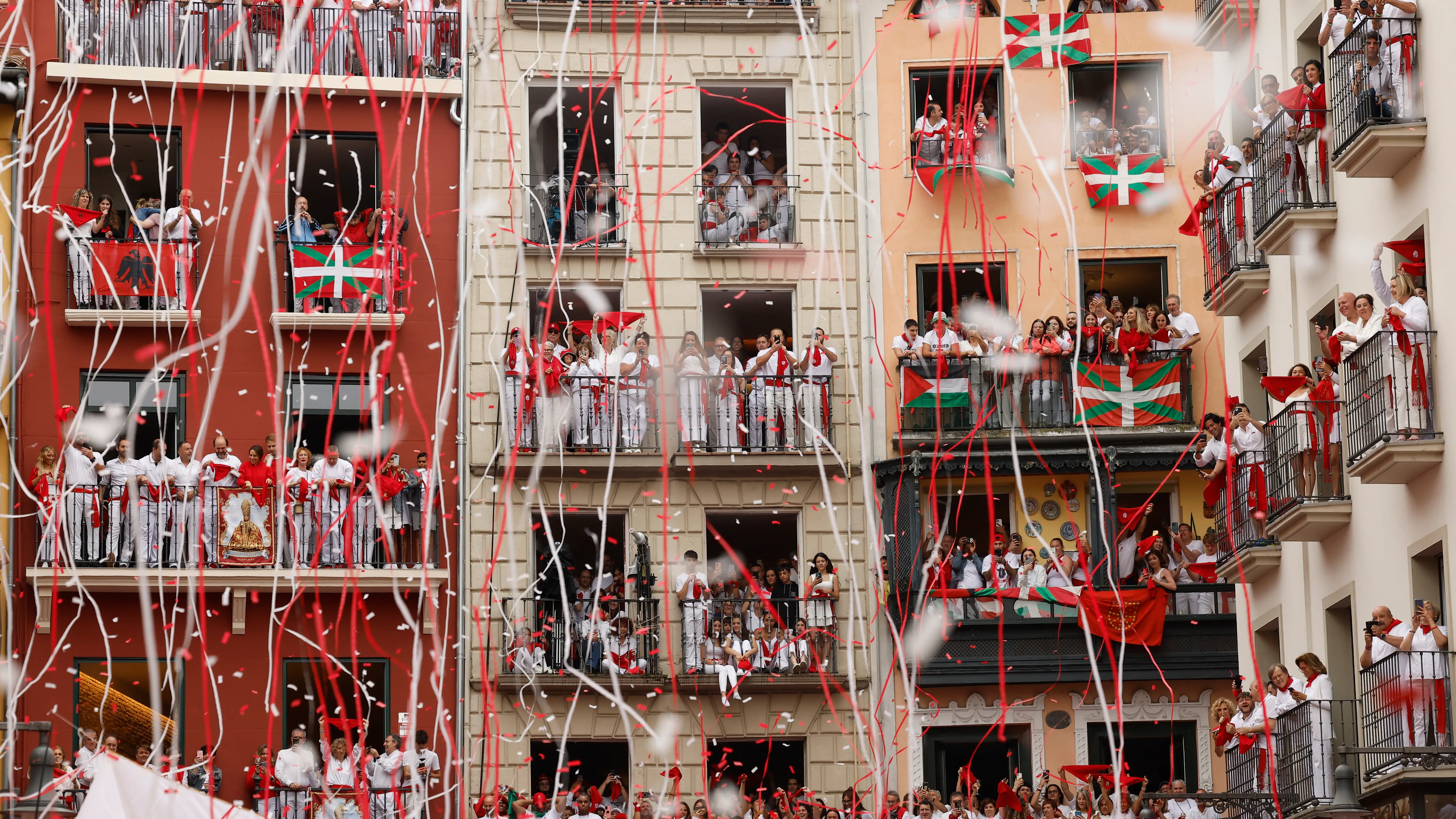 La ciudad espa&ntilde;ola de Pamplona se convierte este s&aacute;bado en la capital mundial de la fiesta, con el lanzamiento del chupinazo que da inicio a los Sanfermines 2024