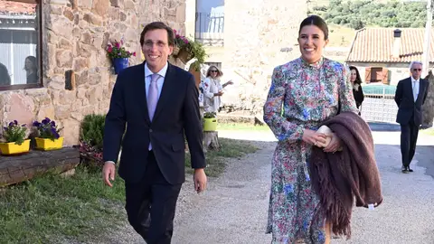 José Luis Martínez-Almeida y Teresa Urquijo, invitados a la boda de Verónica Urquijo José Luis Martínez-Almeida y Teresa Urquijo, invitados a la boda de Verónica Urquijo