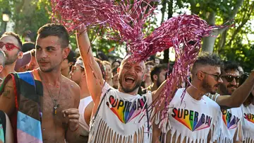 Participantes en la manifestación del Orgullo. Participantes en la manifestación del Orgullo.