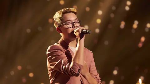 El sentimiento de Juan Francisco pone los pelos de punta con ‘Entre sobras y sobras me faltas’ El sentimiento de Juan Francisco pone los pelos de punta con ‘Entre sobras y sobras me faltas’