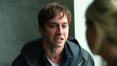 Efe se siente impotente por no haber podido proteger a Tuğçe: “No pude salvar a la única persona que me quiere”