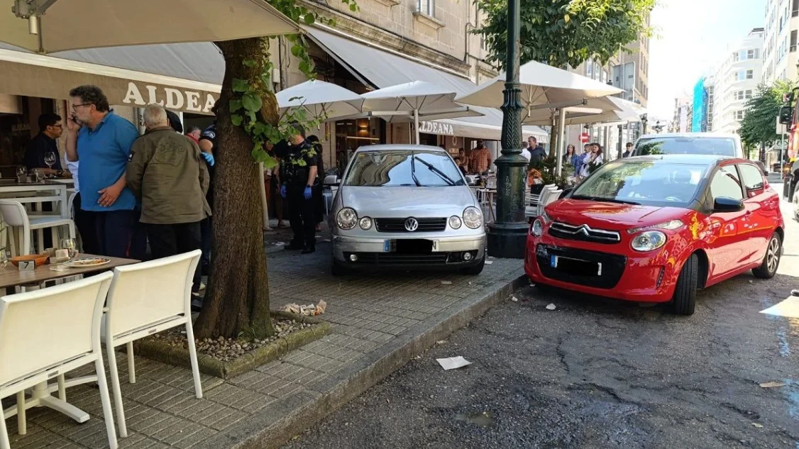 Imagen del accidente de tráfico provocado por un nonagenario en Vigo. Imagen del accidente de tráfico provocado por un nonagenario en Vigo.
