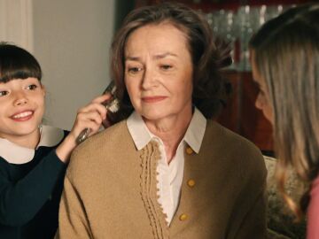 Julia y Bego&ntilde;a protagonizan un emotivo momento: &ldquo;En el cole siempre cuento que he tenido dos madres&rdquo;