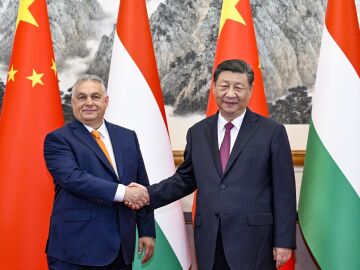 Viktor Orbán junto al presidente chino Xi Jinping