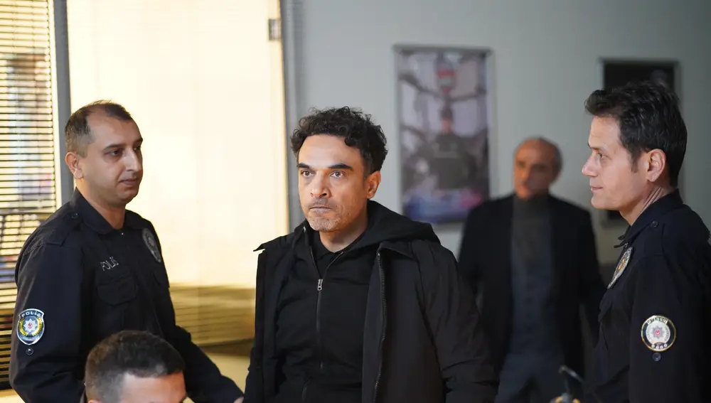 En el último capítulo de Secretos de familia: Eren enloquece al descubrir lo que le han hecho a su hija En el último capítulo de Secretos de familia: Eren enloquece al descubrir lo que le han hecho a su hija