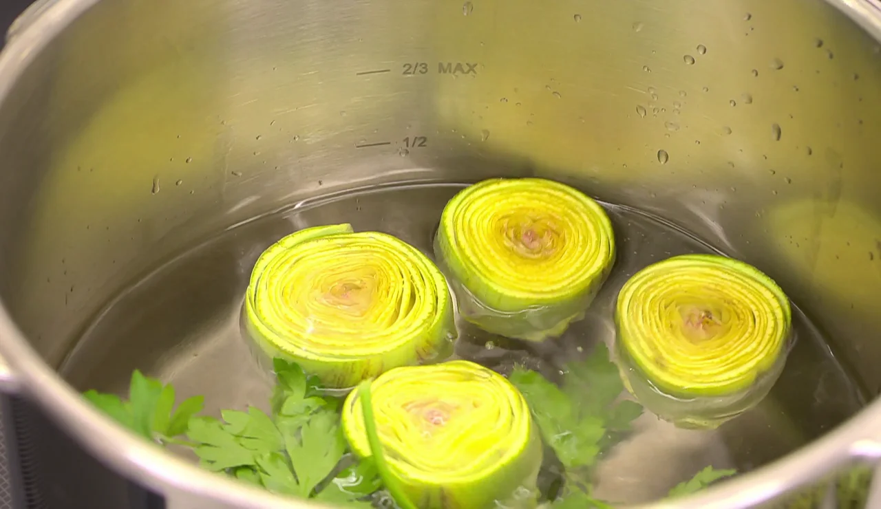 ¿Qué hace Arguiñano para mantener el verde de las alcachofas sin añadir limón?