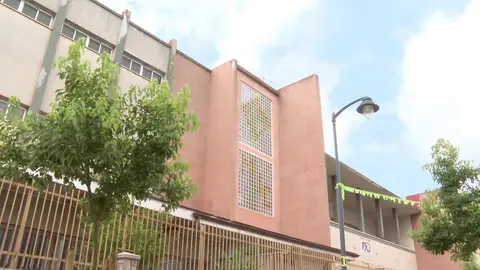 La fachada del colegio La fachada del colegio