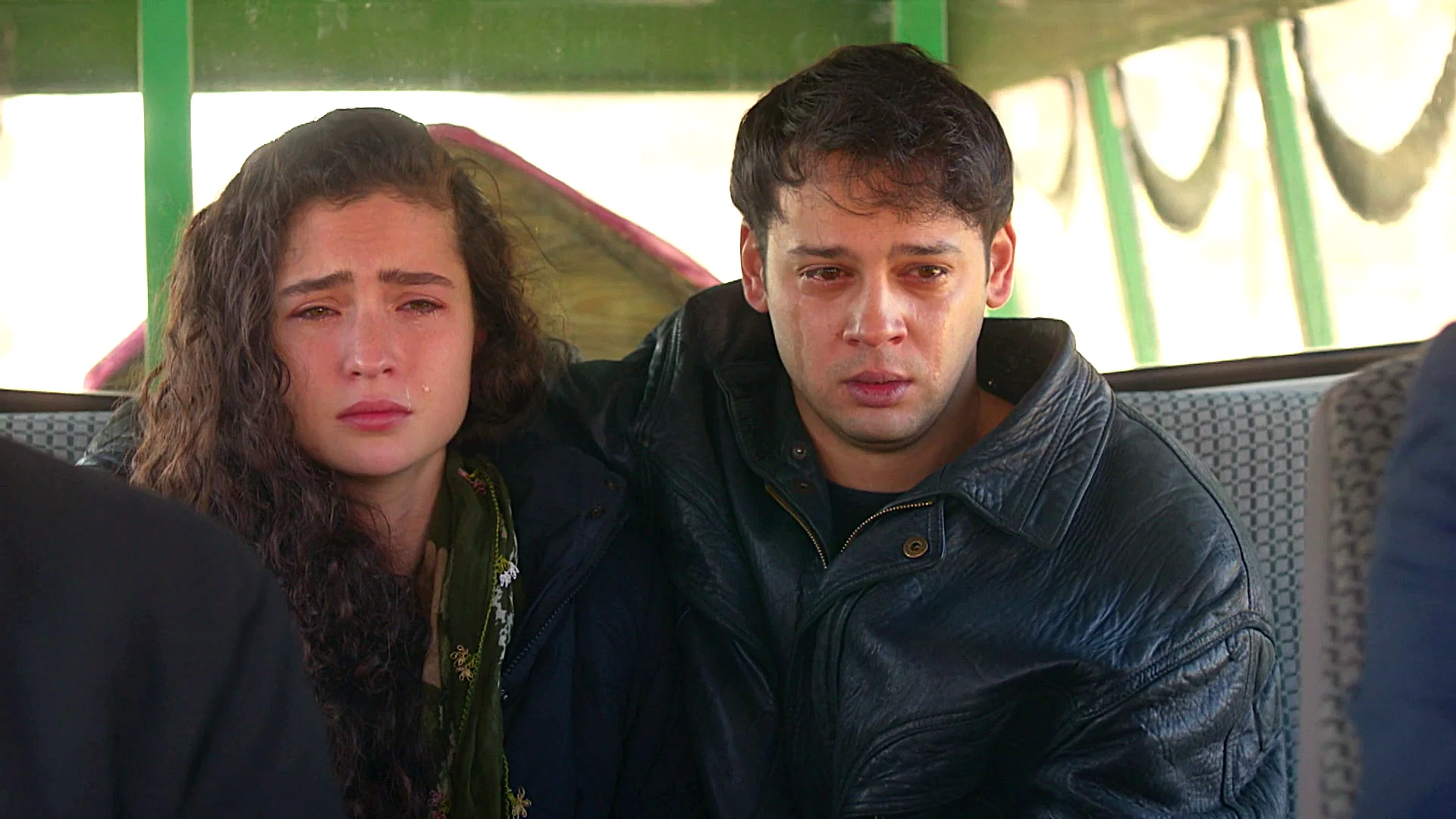 Oğulcan y Aybike, arropados por Orhan y su familia, le dan el último adiós a Sengül: “Mamá, no te vayas” Oğulcan y Aybike, arropados por Orhan y su familia, le dan el último adiós a Sengül: “Mamá, no te vayas”