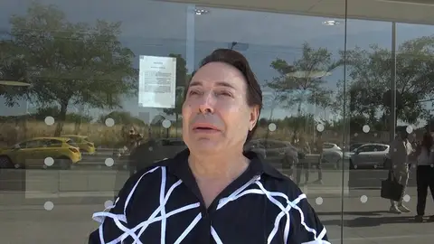 El Maestro Joao se emociona en el tanatorio de su madre El Maestro Joao se emociona en el tanatorio de su madre