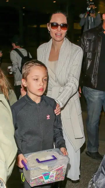 Angelina Jolie con su hijo Knox Angelina Jolie con su hijo Knox