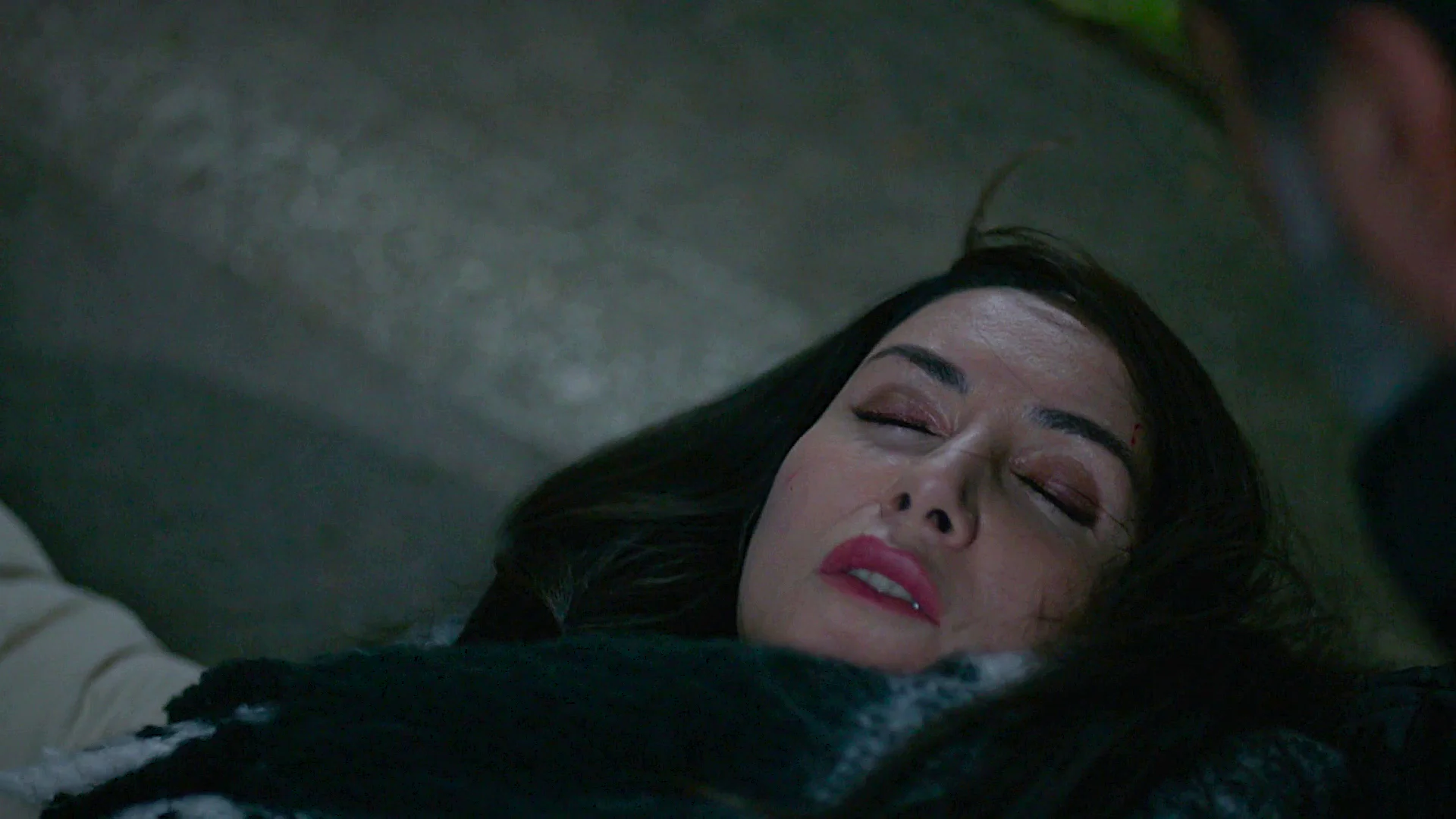 Süreyya atropella accidentalmente a Suzan: “¡Está muerta!” Süreyya atropella accidentalmente a Suzan: “¡Está muerta!”