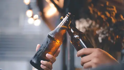 Tomar cerveza fría fuera de casa Tomar cerveza fría fuera de casa