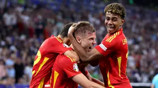 Dani Olmo y Lamine Yamal celebran el segundo gol de España ante Francia en las semifinales de la Eurocopa Dani Olmo y Lamine Yamal celebran el segundo gol de España ante Francia en las semifinales de la Eurocopa