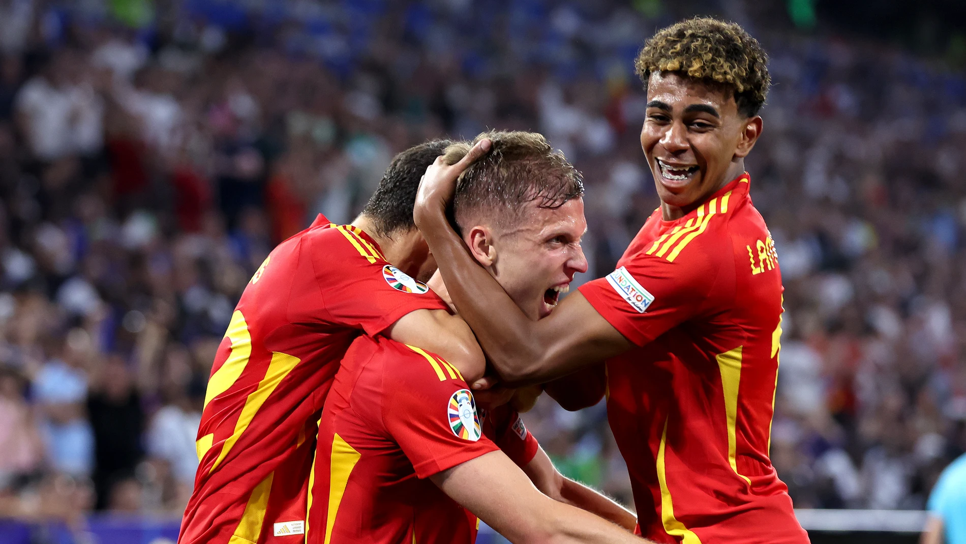 Dani Olmo y Lamine Yamal celebran el segundo gol de España ante Francia en las semifinales de la Eurocopa Dani Olmo y Lamine Yamal celebran el segundo gol de España ante Francia en las semifinales de la Eurocopa