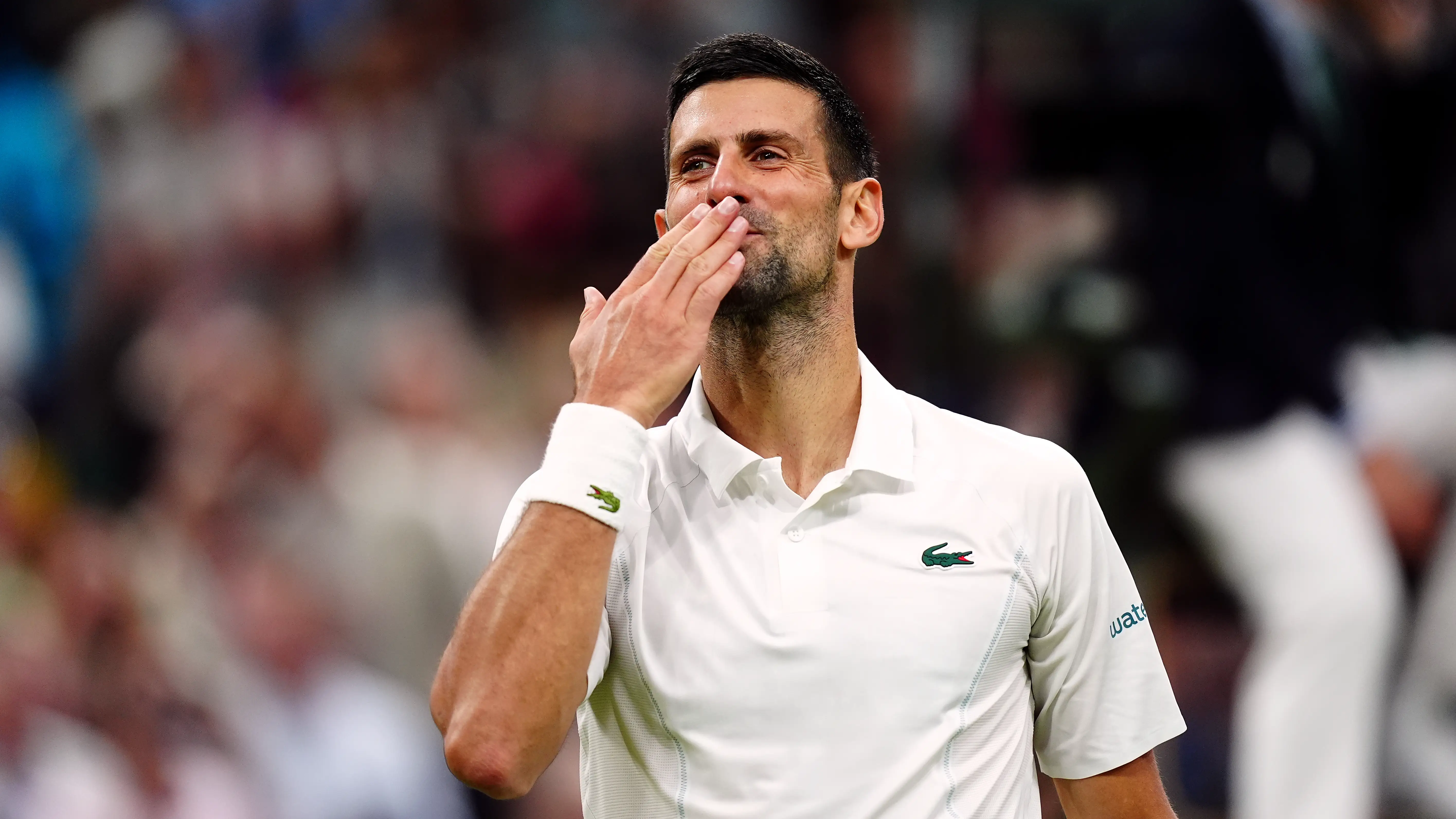 Djokovic se lleva por delante a Rune en Wimbledon y desafía a la grada Djokovic se lleva por delante a Rune en Wimbledon y desafía a la grada