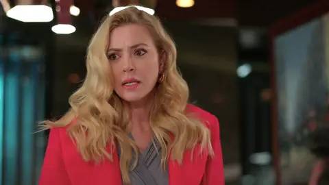 Nebahat vuelve a pillar a Akif tonteando con Süreyya: "¡Para mí estás muerto!" Nebahat vuelve a pillar a Akif tonteando con Süreyya: "¡Para mí estás muerto!"