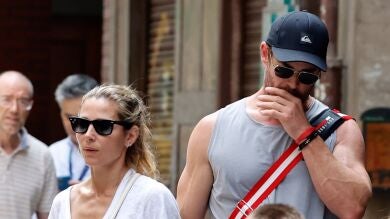 Chris Hemsworth y Elsa Pataky disfrutan de Barcelona en familia: El vídeo del actor haciendo turismo en bici