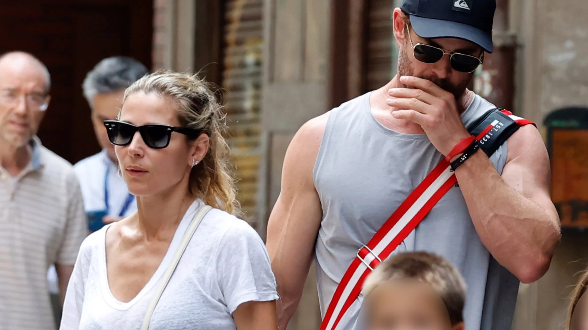 Elsa Pataky y Chris Hemsworth con su familia en Madrid