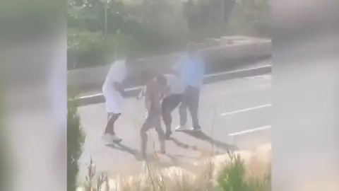 Paliza a un ladrón pillado 'in fraganti' Antena 3 Noticias