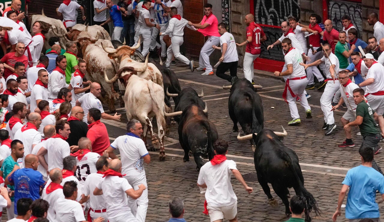 Imagen de archivo de uno de los encierros de San Ferm&iacute;n en 2025