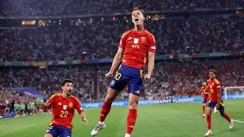 Dani Olmo celebra su gol (en propia Koundé) ante Francia en las semifinales de la Eurocopa 2024 Dani Olmo celebra su gol (en propia Koundé) ante Francia en las semifinales de la Eurocopa 2024