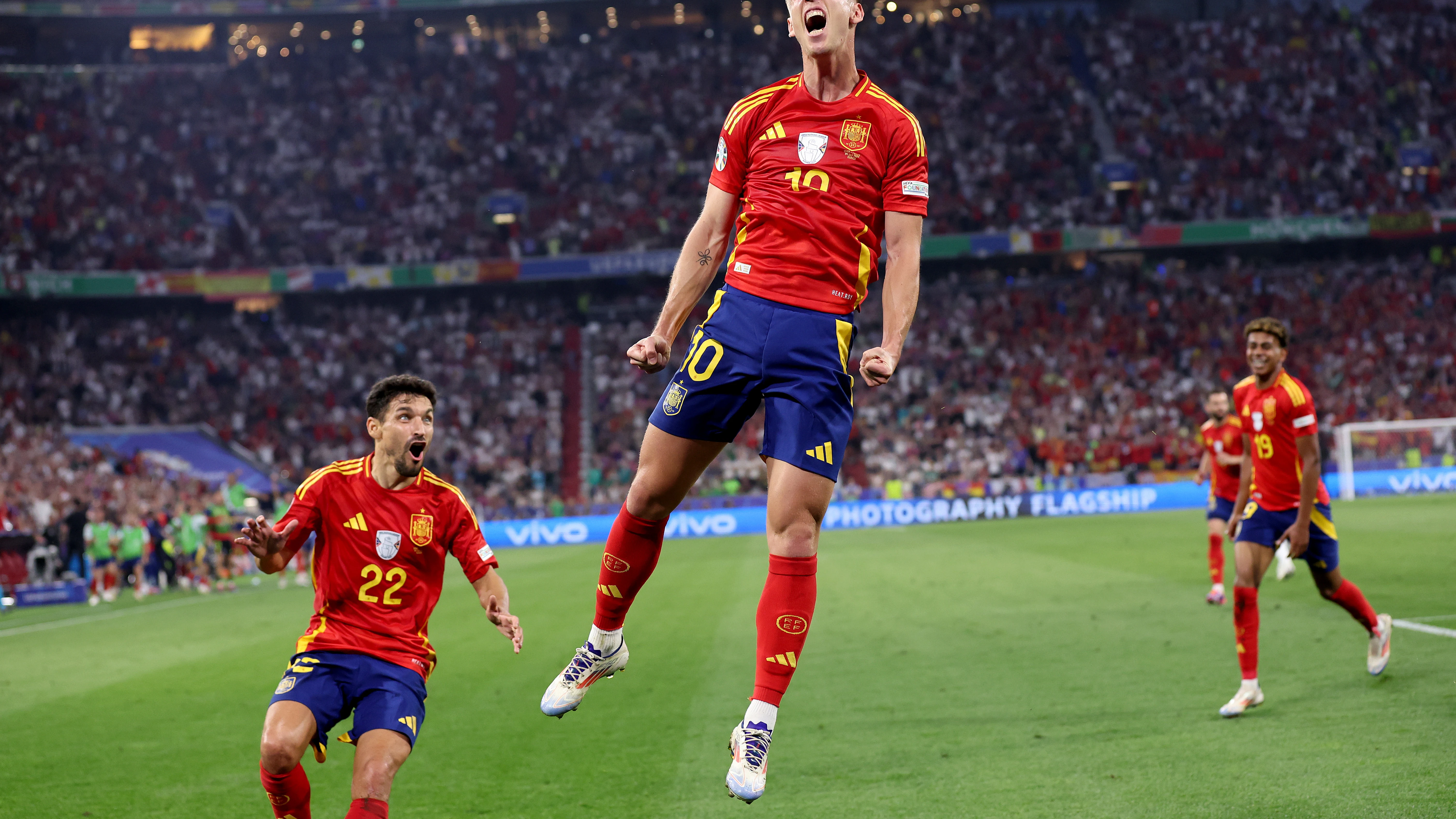 Dani Olmo celebra su gol (en propia Koundé) ante Francia en las semifinales de la Eurocopa 2024 Dani Olmo celebra su gol (en propia Koundé) ante Francia en las semifinales de la Eurocopa 2024