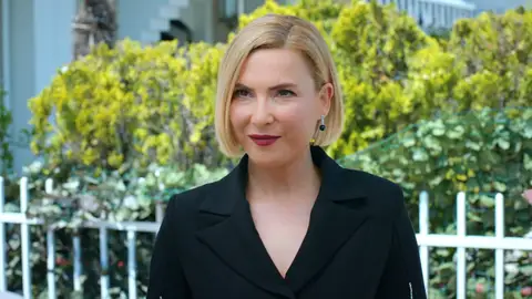 Handan consigue su objetivo: ¡Kumru le cede sus acciones y se convierte en socia de la empresa! Handan consigue su objetivo: ¡Kumru le cede sus acciones y se convierte en socia de la empresa!