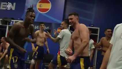 Deportes Antena 3 (10-07-24) Locura absoluta en el vestuario de España tras el pase a la final de la Eurocopa: "Sí, sí, sí, nos vamos a Berlín" Deportes Antena 3 (10-07-24) Locura absoluta en el vestuario de España tras el pase a la final de la Eurocopa: "Sí, sí, sí, nos vamos a Berlín"