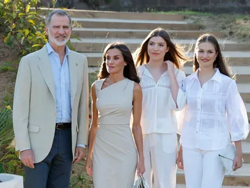 El rey Felipe, la reina Letizia, la infanta Sofía y la princesa Leonor en Lloret de Mar El rey Felipe, la reina Letizia, la infanta Sofía y la princesa Leonor en Lloret de Mar