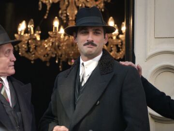 &iexcl;Vicenzo llega a Nueva York! Carmela se paraliza y recuerda su oscuro pasado en com&uacute;n al verlo