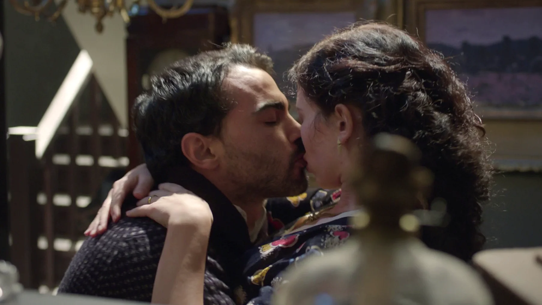 ¡María y Alfio se convierten en amantes! Carmela da un ultimátum a su hija tras descubrirlo ¡María y Alfio se convierten en amantes! Carmela da un ultimátum a su hija tras descubrirlo