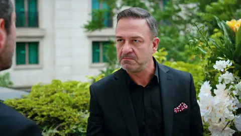 Doğan, humillado ante sus empleados, toma una drástica decisión: “Çağatay tiene que morir” Doğan, humillado ante sus empleados, toma una drástica decisión: “Çağatay tiene que morir”