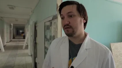 Oleh Holubchenko, cirujano en Kiev: "La explosión nos dejó sin electricidad, tuvimos que reanimar al bebé con las manos" Oleh Holubchenko, cirujano en Kiev: "La explosión nos dejó sin electricidad, tuvimos que reanimar al bebé con las manos"
